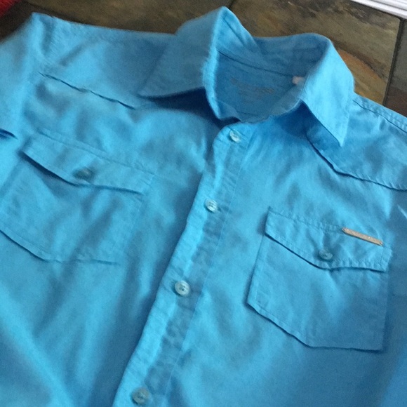 Guess Jeans blue button down short sleeve shirt. Size Medium - Picture 2 of 7